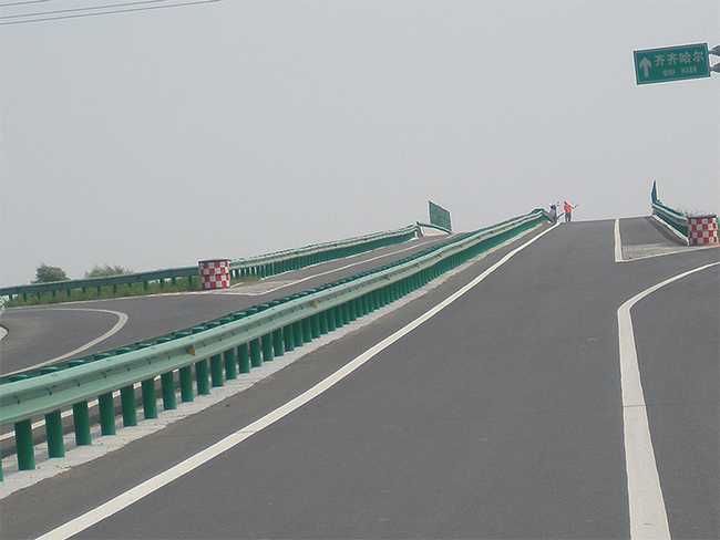 云南高速公路护栏的材质与规格